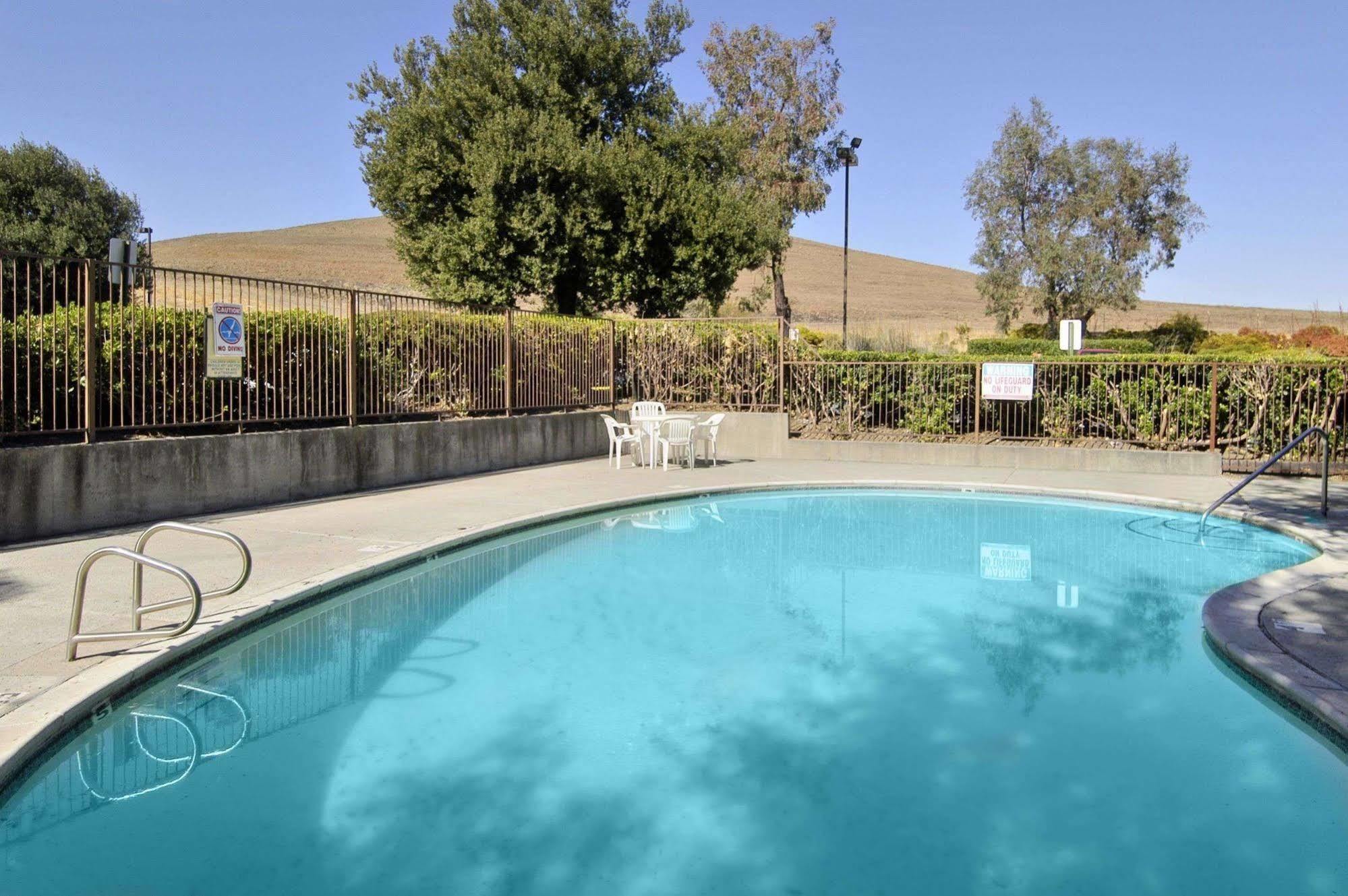 Super 8 By Wyndham Vacaville Εξωτερικό φωτογραφία