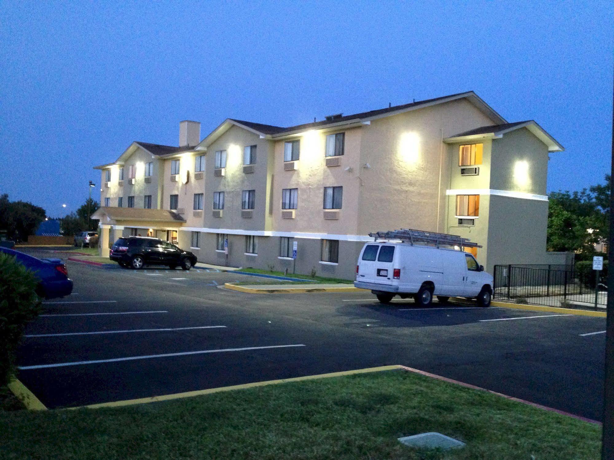 Super 8 By Wyndham Vacaville Εξωτερικό φωτογραφία